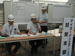 写真: MCA無線による千代田区との情報伝達訓練