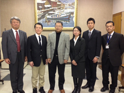 (左から) 北海道総支社管理部長舟田和司、CSR・環境推進室担当部長大久保輝夫と主催された事務局の皆さま