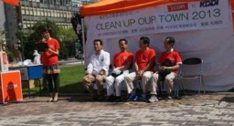 写真: 「CLEAN UP OUR TOWN まちの清掃活動」開会式