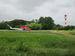 写真: KDDI小山ネットワークセンターのヘリポート (栃木県小山市)