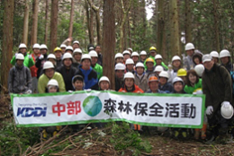 写真: 愛知県「海上の森」で森林保全ボランティア活動