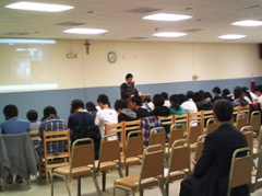 写真: New Jersey日本人学校 (生徒50名 (5～9年生)、父兄15名が参加)