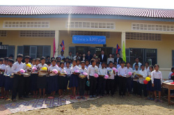 写真: 開校式の様子