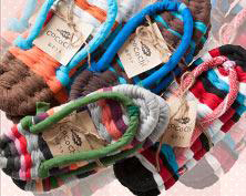 写真: 「auモバオク」で販売サポートをしている布ぞうり