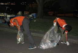 写真: 北國花火河北大会直後の清掃活動の様子