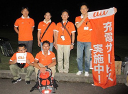 写真: 北國花火河北大会後の清掃活動に参加した社員