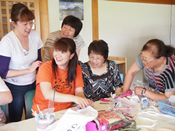 写真: 石巻布ぞうり勉強会に集まった編み手の皆さん
