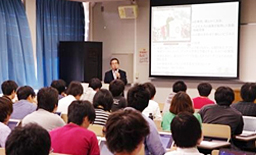 写真: 第1回目のテーマは「モバイル業界の行方」