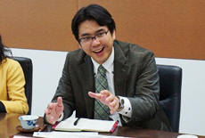 写真: 事業との関係について熱く語る小野田氏