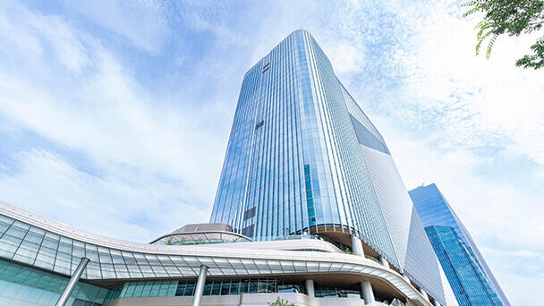 写真：KDDI高輪本社外観